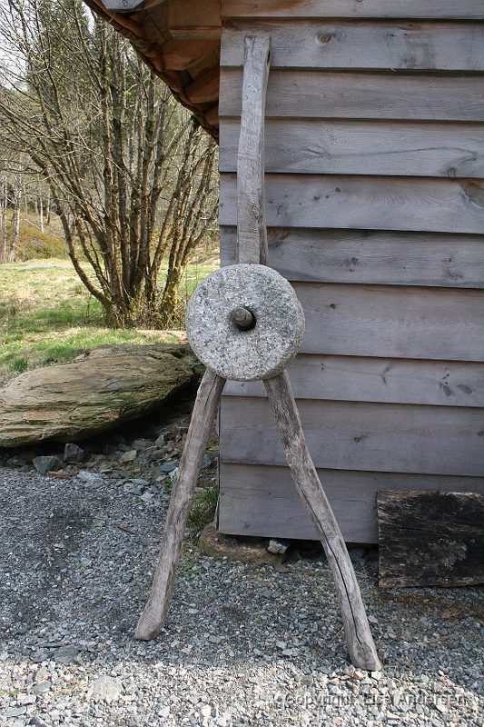 Kvaernstensparken017.JPG - Transportredskab til at fragte sten ned fra fjeldet.